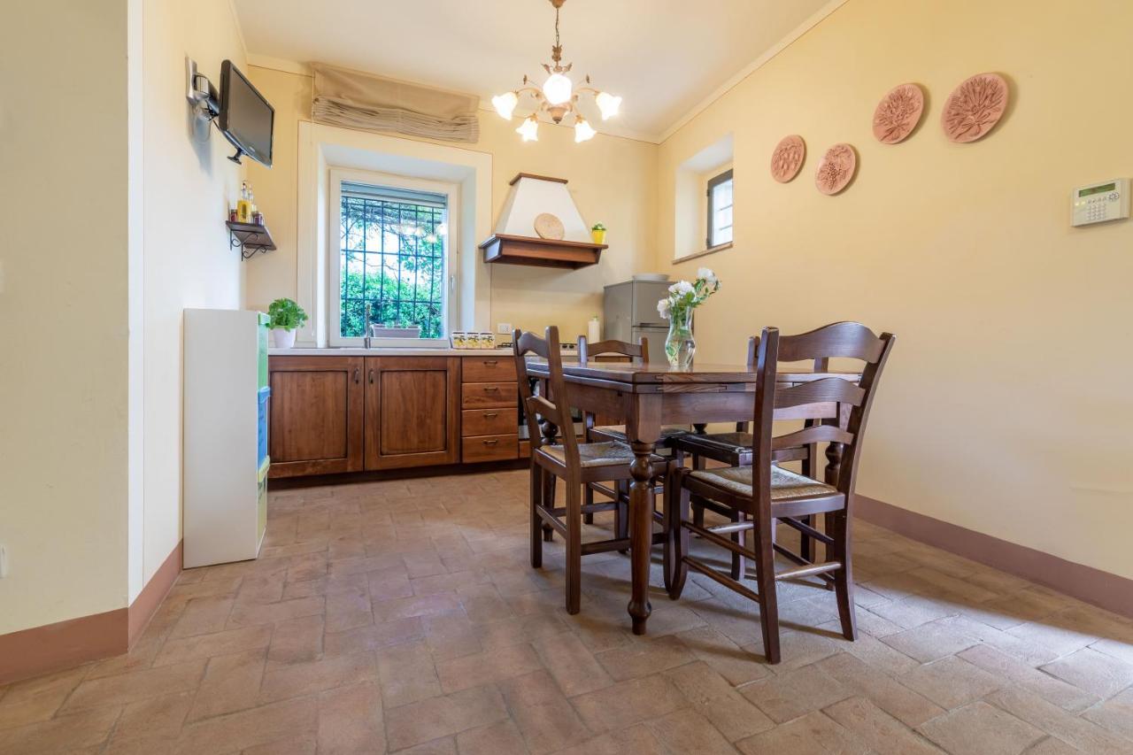 La Casa Medioevale Bed & Breakfast Lamporecchio Bagian luar foto