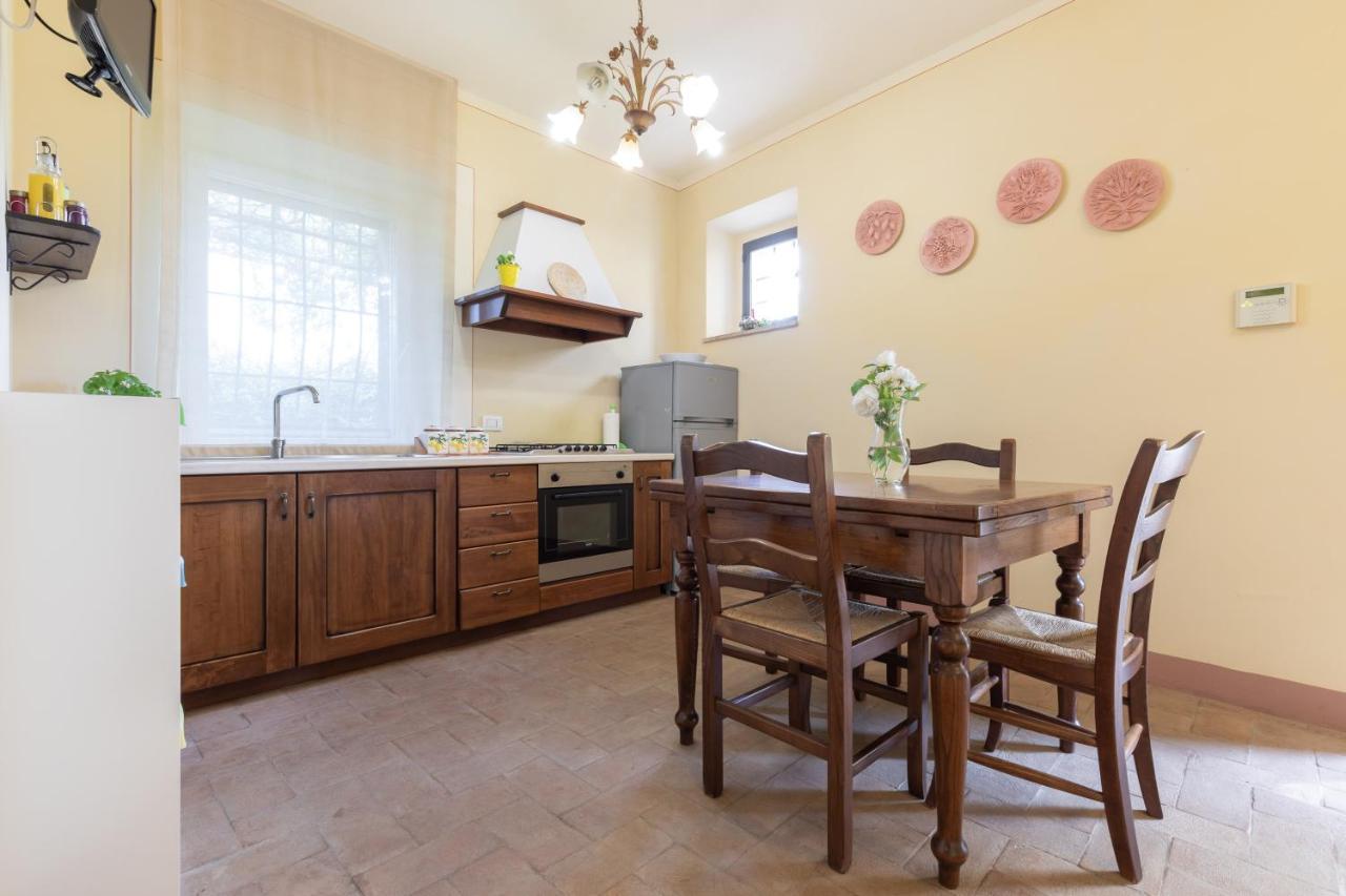 La Casa Medioevale Bed & Breakfast Lamporecchio Bagian luar foto